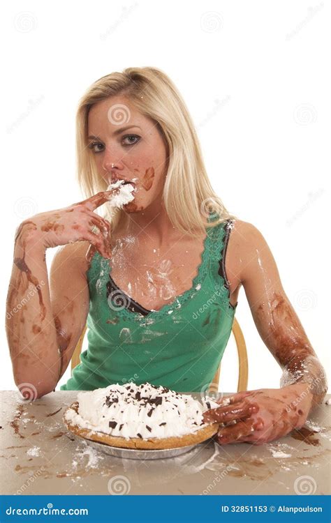 house wife cream pie